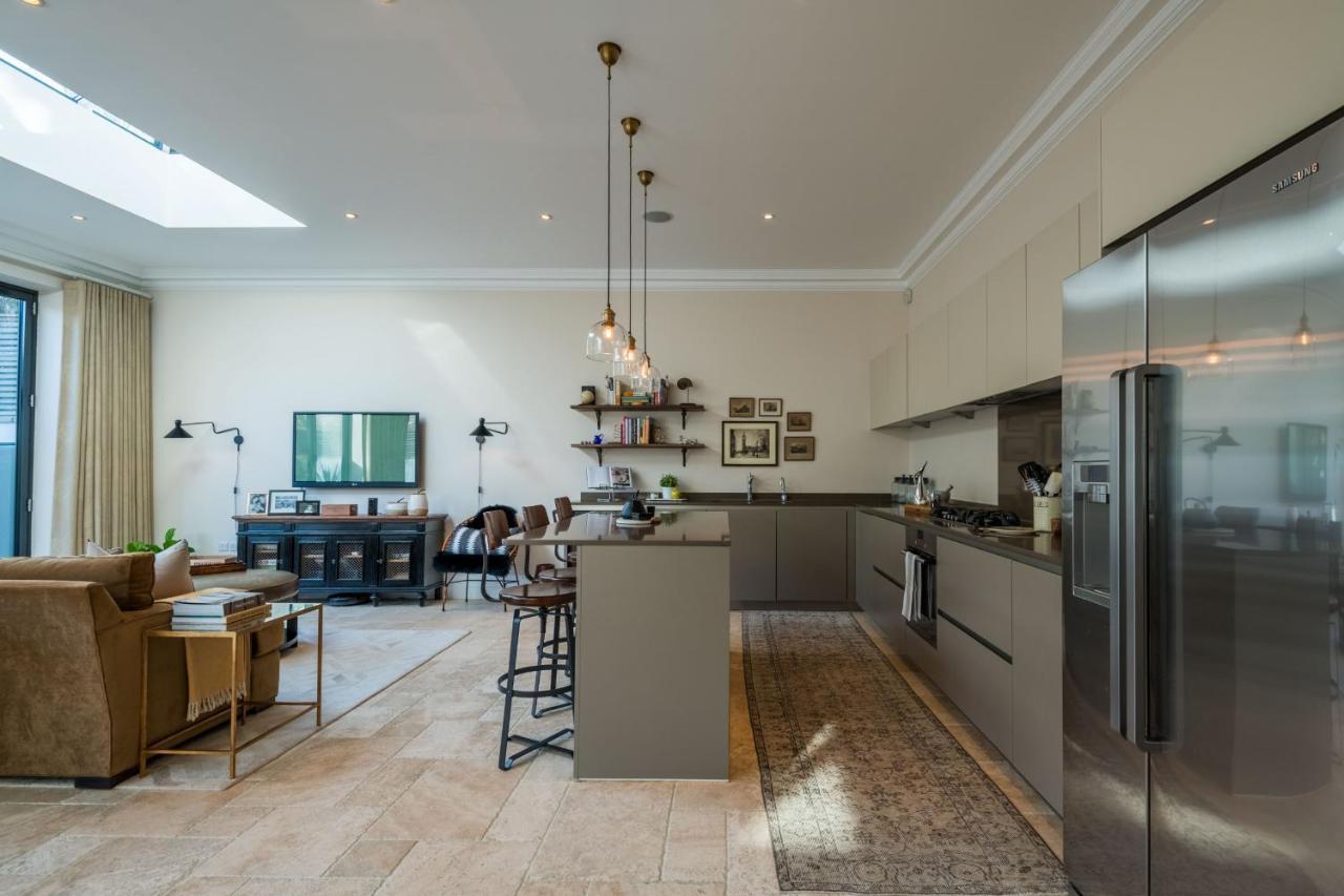 Breathtaking Putney Home With Gorgeous Garden Ричмънд Екстериор снимка