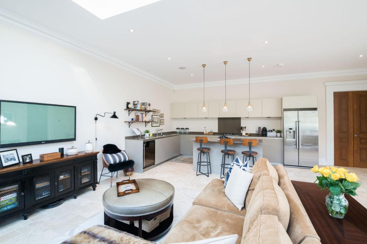 Breathtaking Putney Home With Gorgeous Garden Ричмънд Екстериор снимка