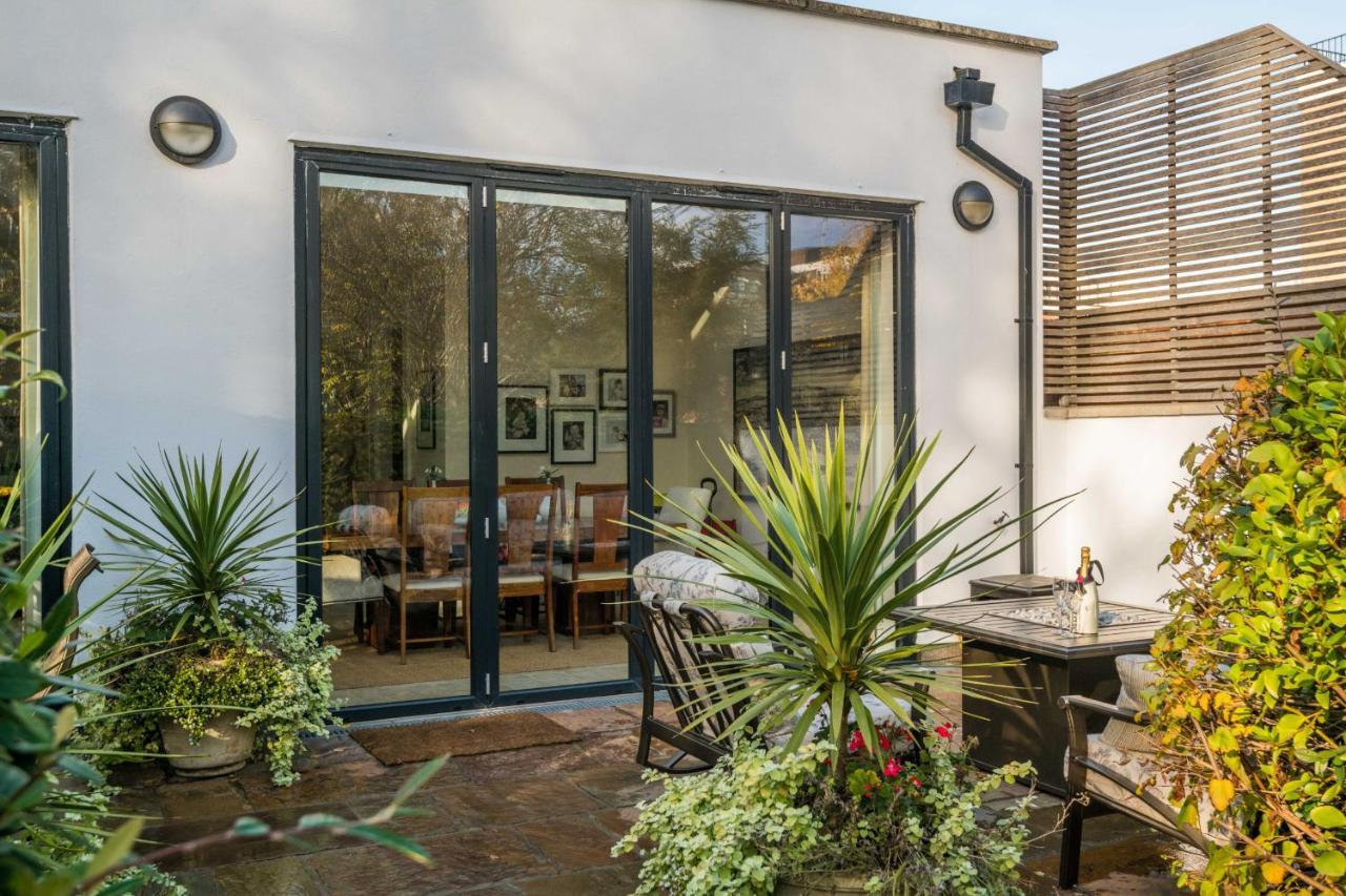 Breathtaking Putney Home With Gorgeous Garden Ричмънд Екстериор снимка