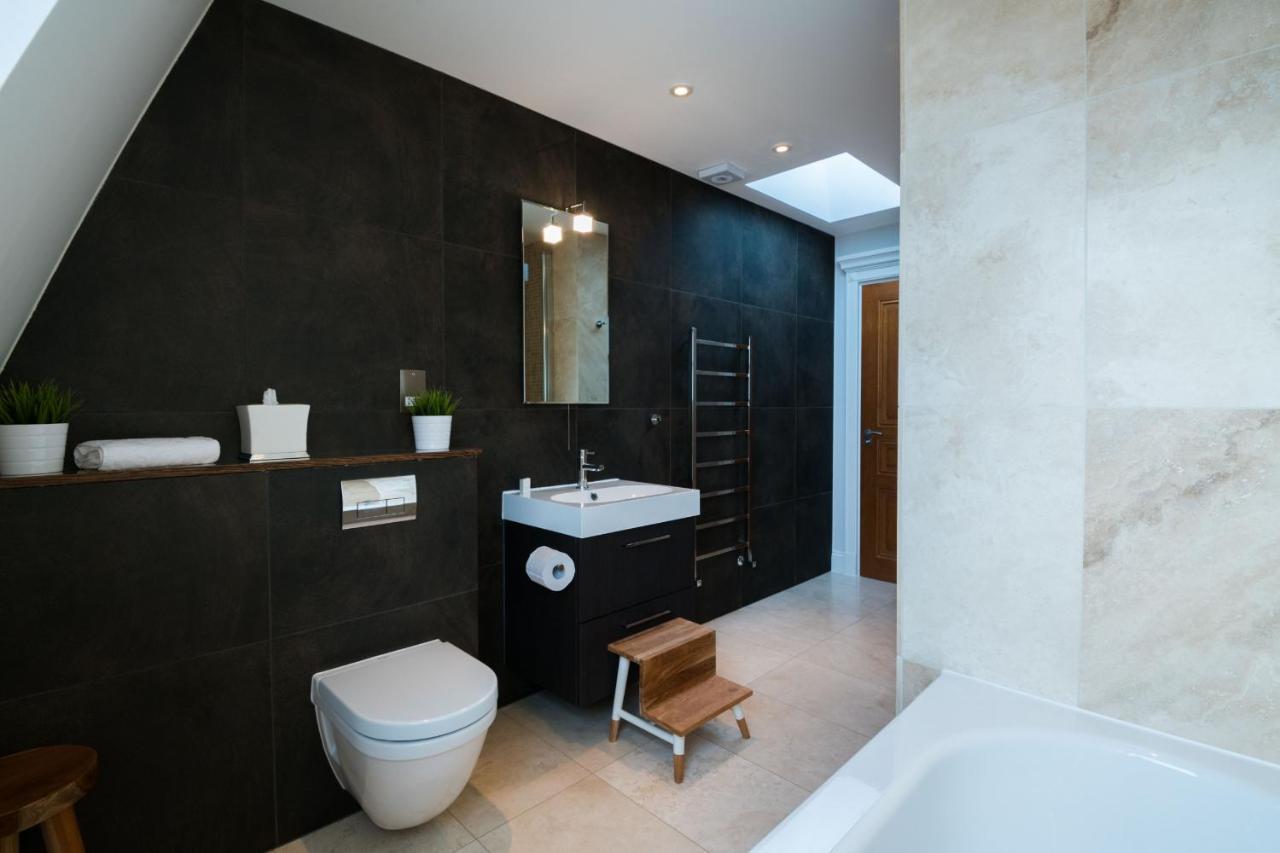 Breathtaking Putney Home With Gorgeous Garden Ричмънд Екстериор снимка